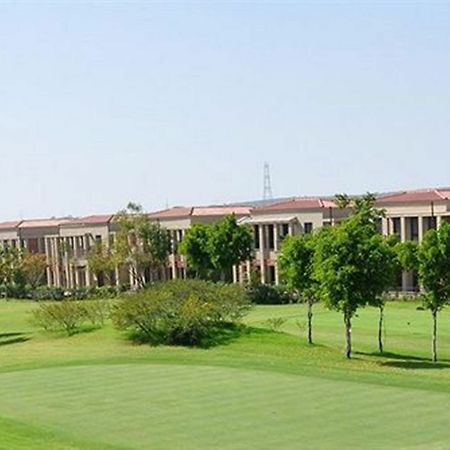 Lemon Tree Hotel, Tarudhan Valley, Manesar Gurgaon Zewnętrze zdjęcie