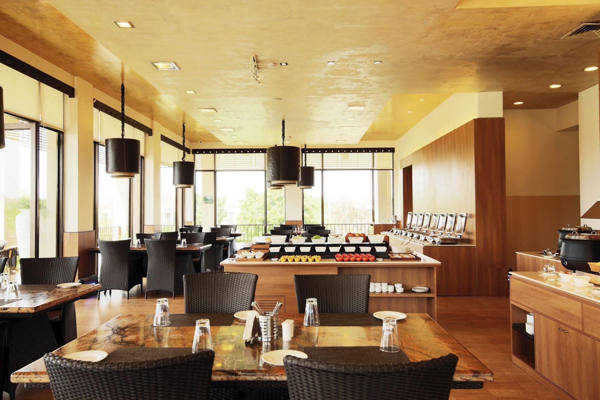 Lemon Tree Hotel, Tarudhan Valley, Manesar Gurgaon Zewnętrze zdjęcie