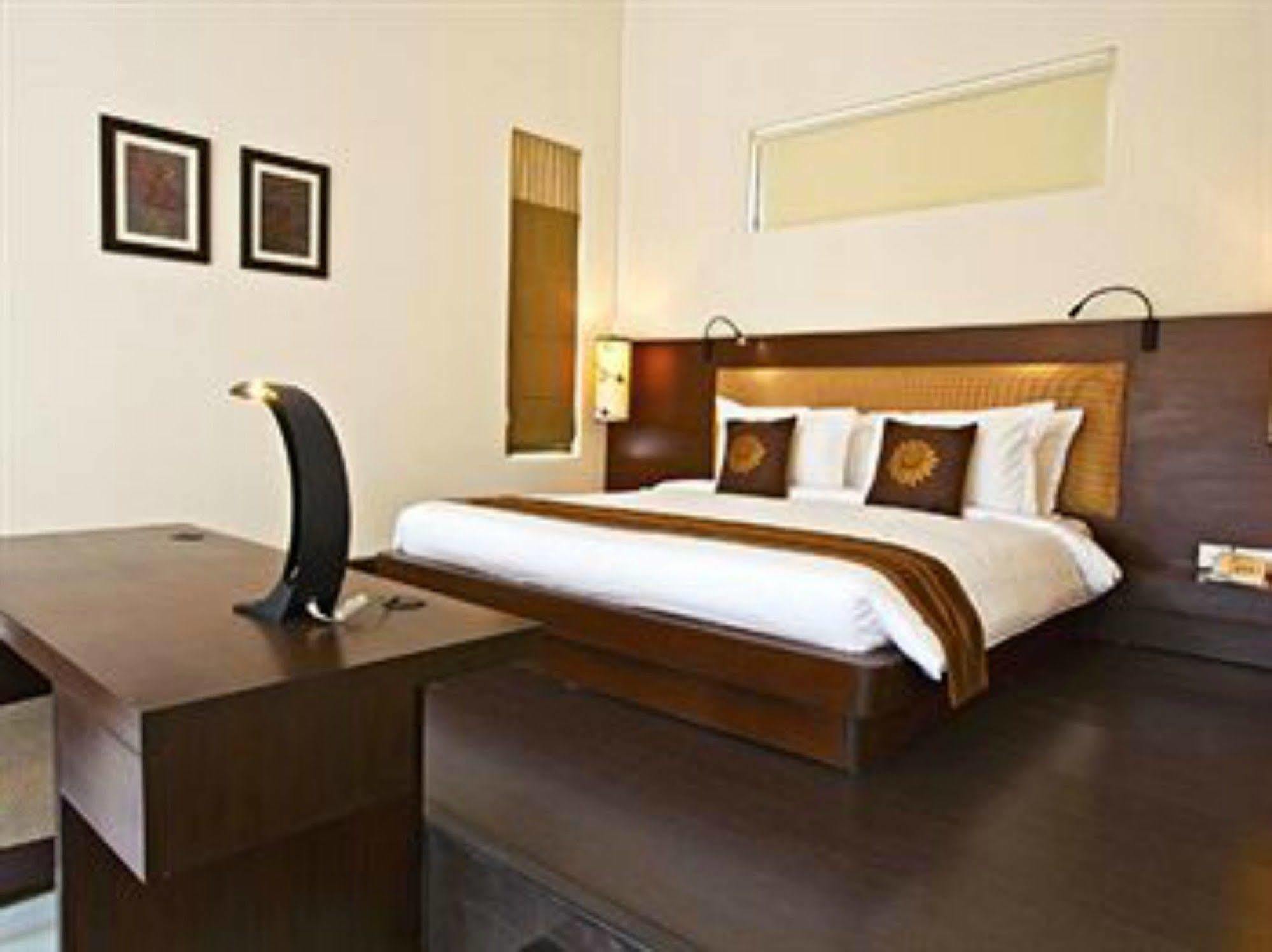 Lemon Tree Hotel, Tarudhan Valley, Manesar Gurgaon Zewnętrze zdjęcie