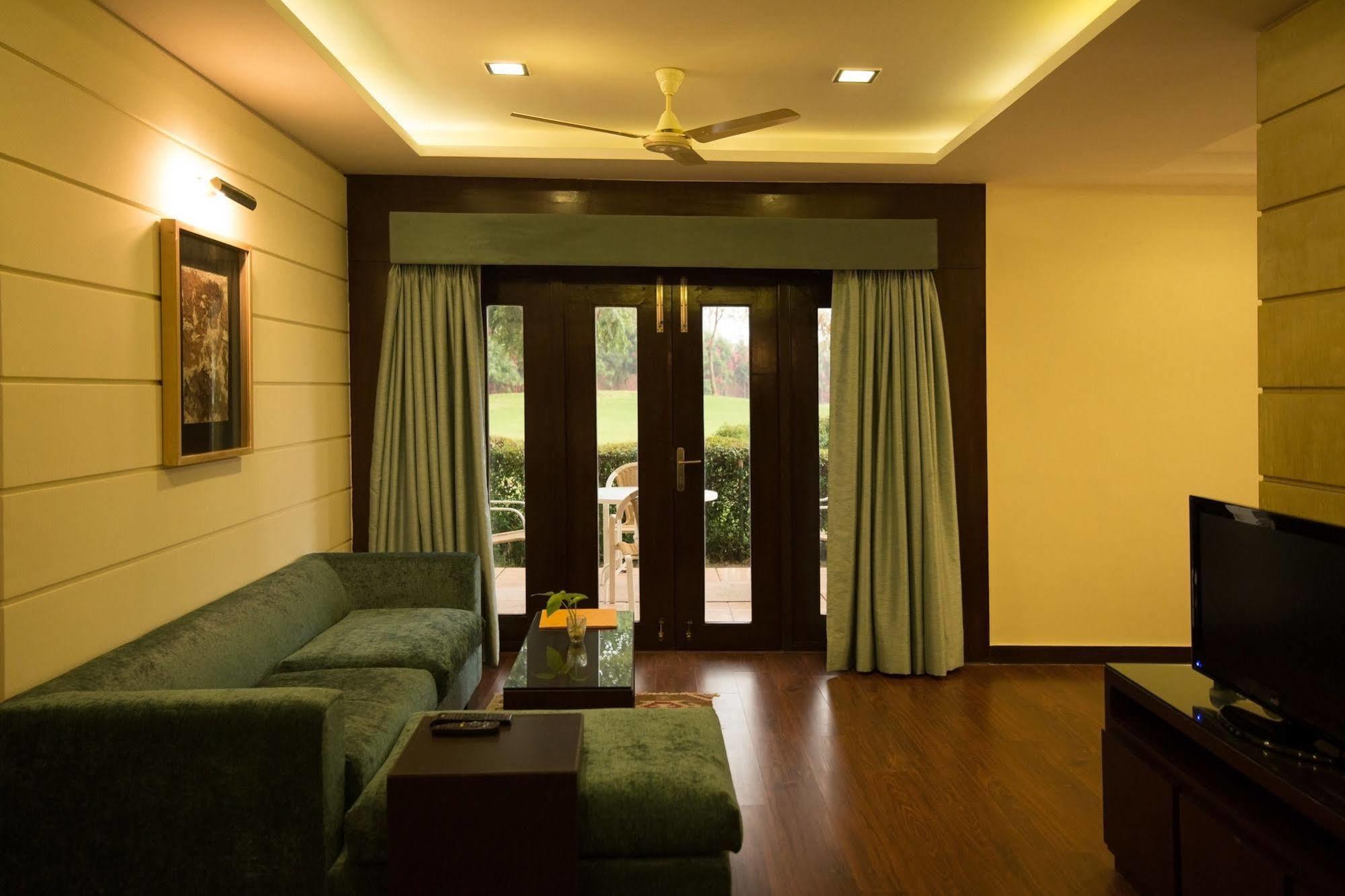 Lemon Tree Hotel, Tarudhan Valley, Manesar Gurgaon Zewnętrze zdjęcie