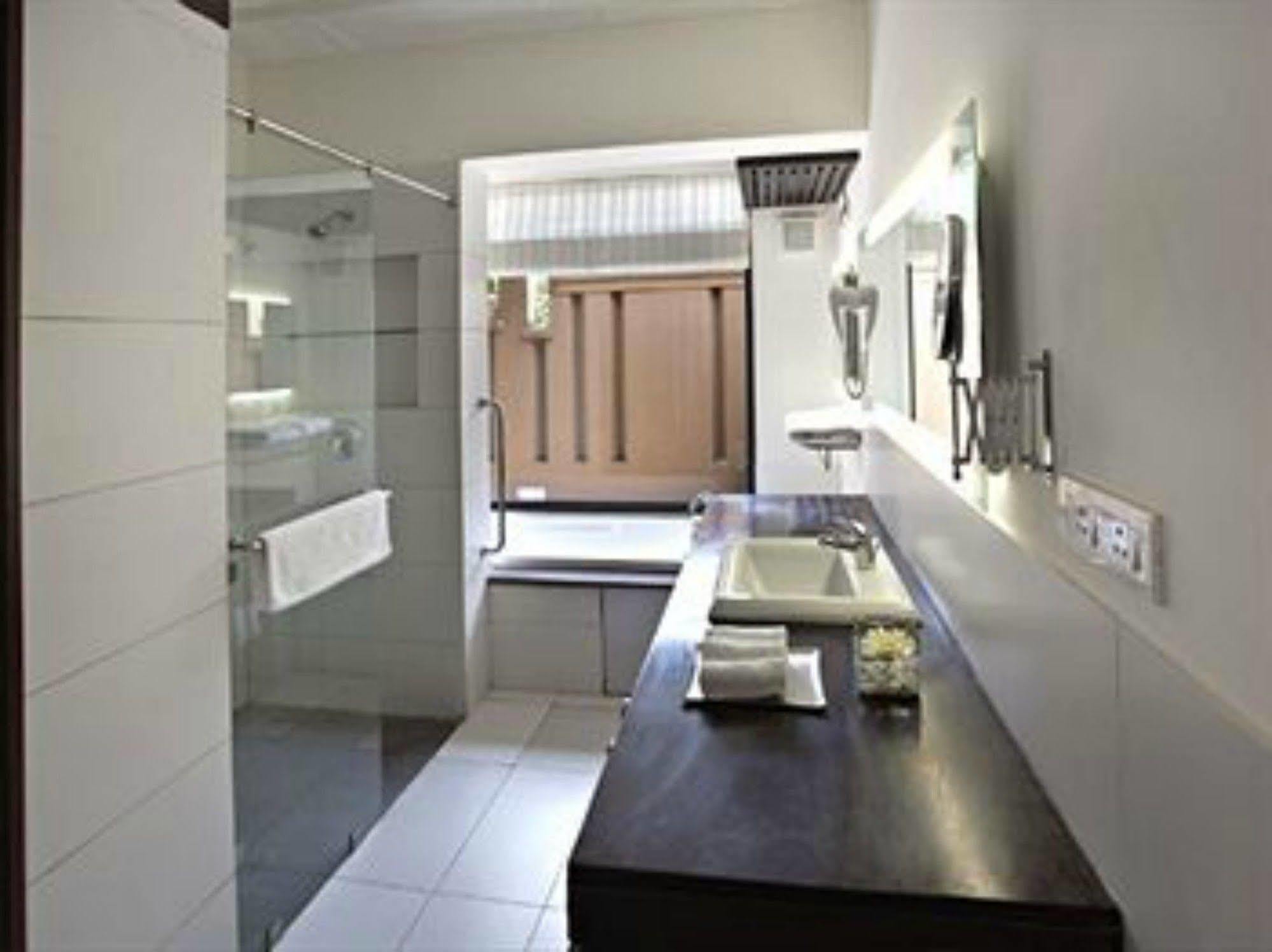 Lemon Tree Hotel, Tarudhan Valley, Manesar Gurgaon Zewnętrze zdjęcie