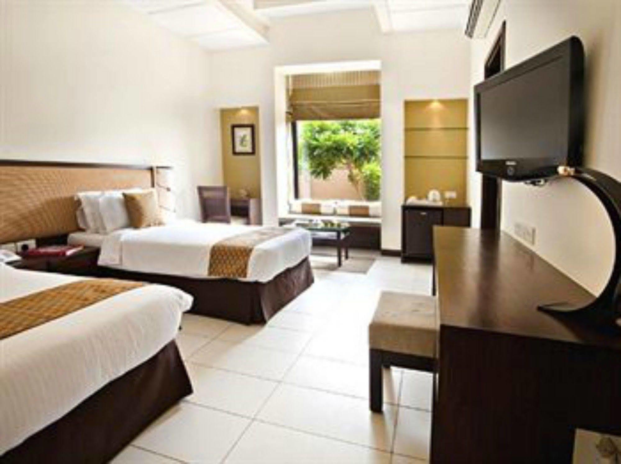 Lemon Tree Hotel, Tarudhan Valley, Manesar Gurgaon Zewnętrze zdjęcie