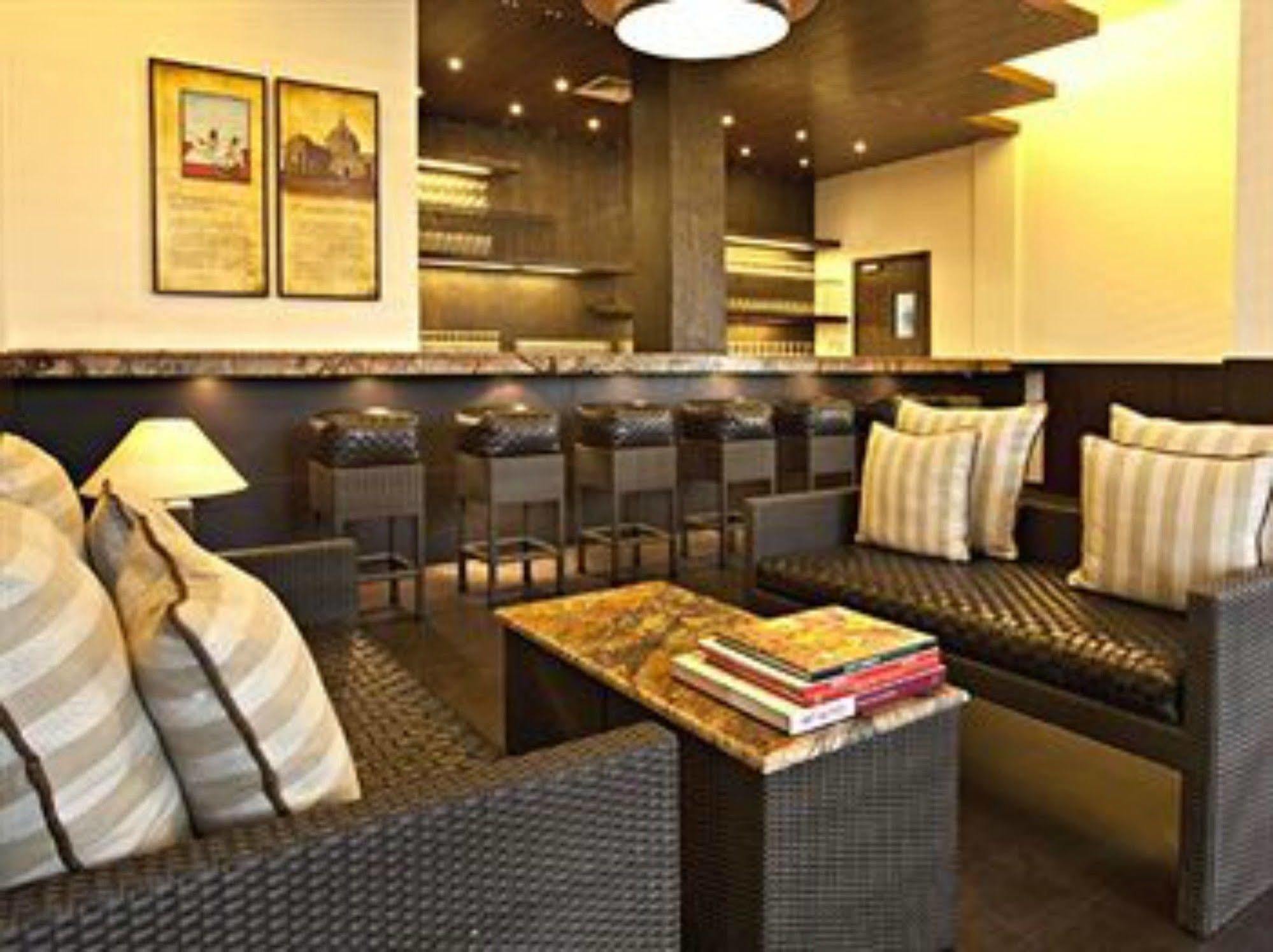 Lemon Tree Hotel, Tarudhan Valley, Manesar Gurgaon Zewnętrze zdjęcie