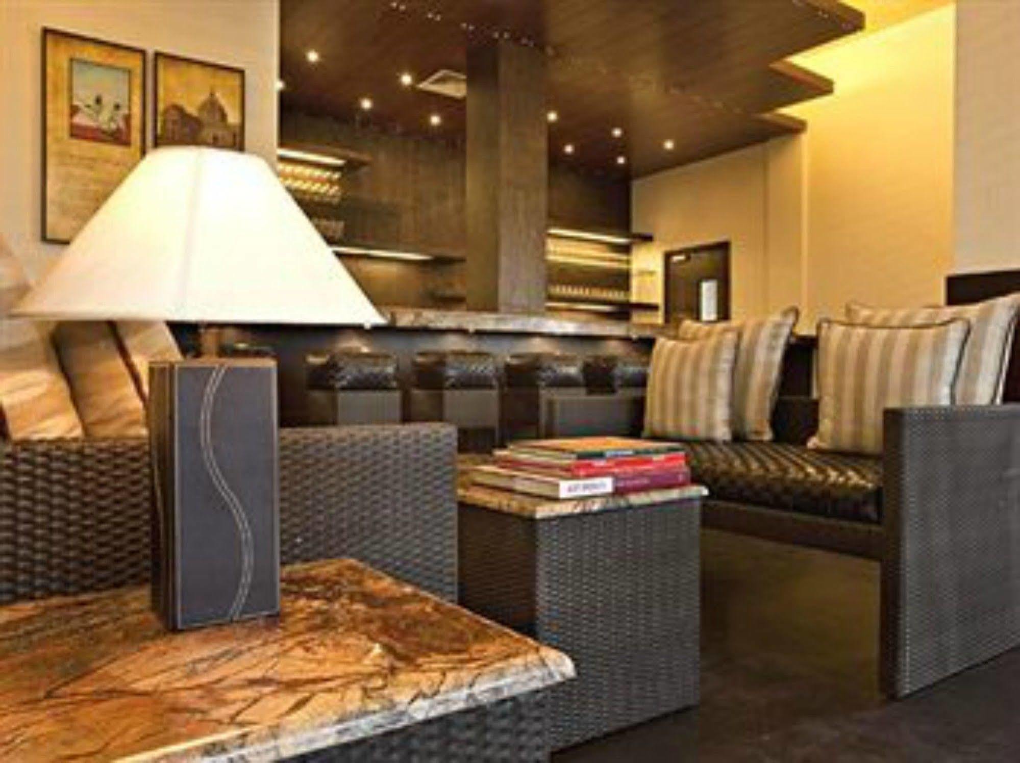 Lemon Tree Hotel, Tarudhan Valley, Manesar Gurgaon Zewnętrze zdjęcie