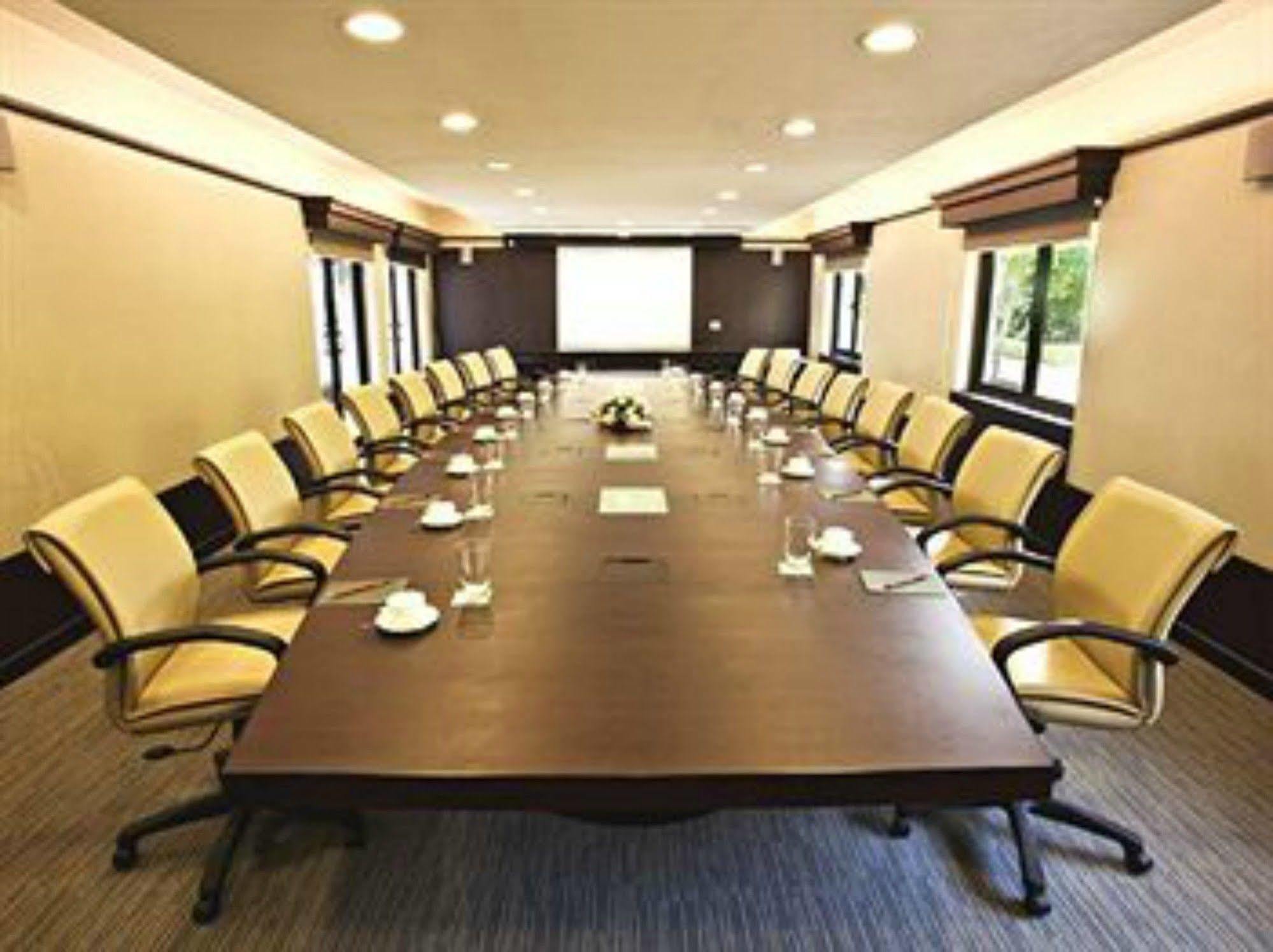 Lemon Tree Hotel, Tarudhan Valley, Manesar Gurgaon Zewnętrze zdjęcie