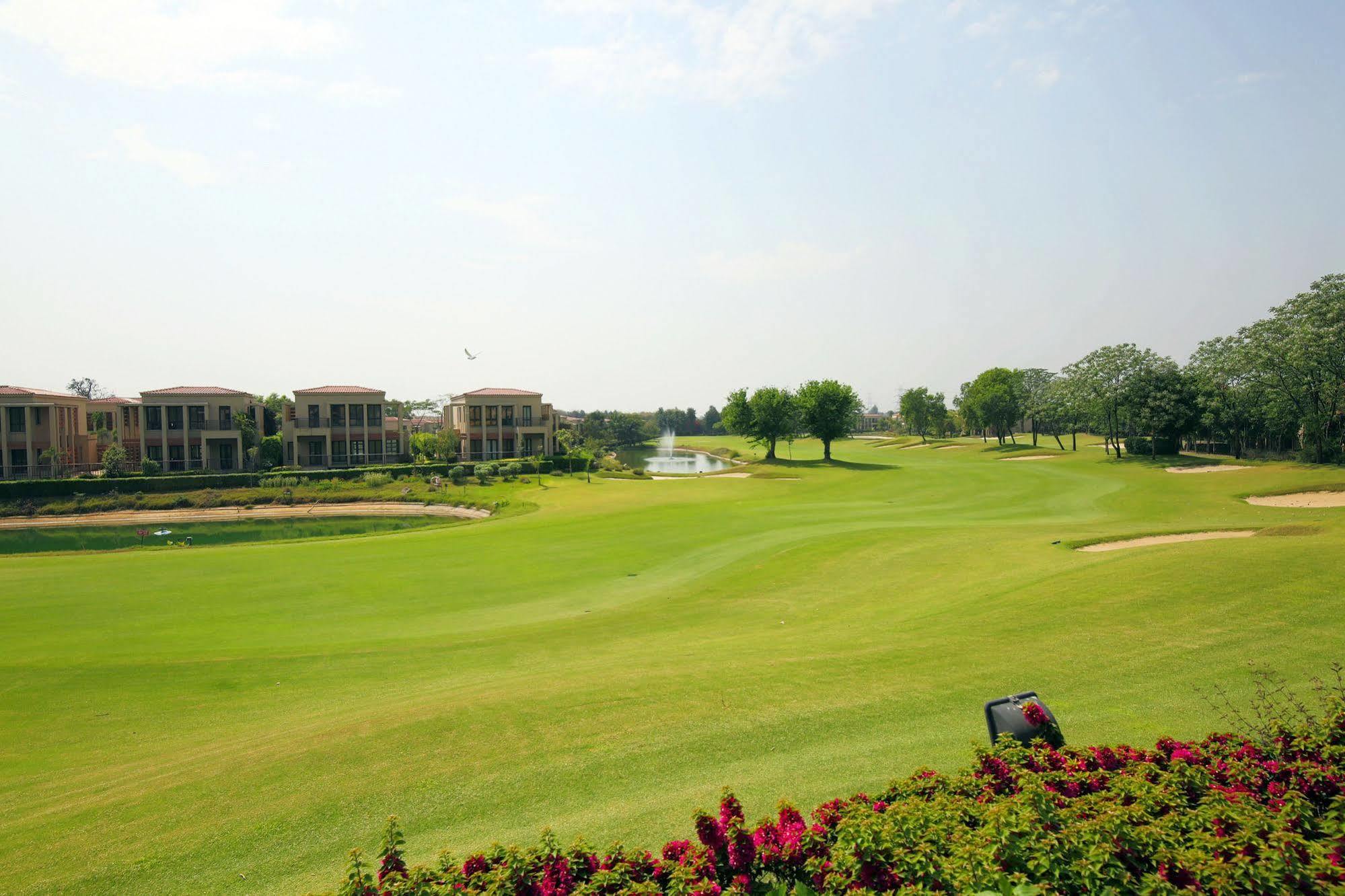 Lemon Tree Hotel, Tarudhan Valley, Manesar Gurgaon Zewnętrze zdjęcie